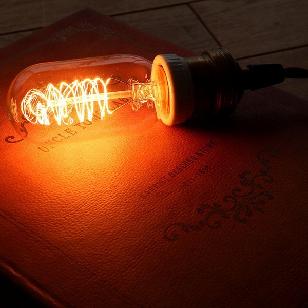 エジソン電球　- 100年前の明かり -