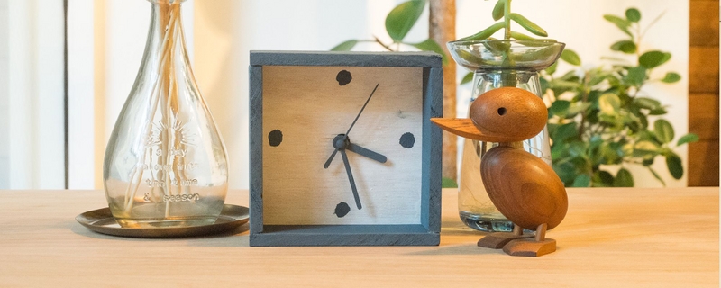 古くなった時計をリメイク 手作り感溢れる置き時計をdiy Re Ceno Mag