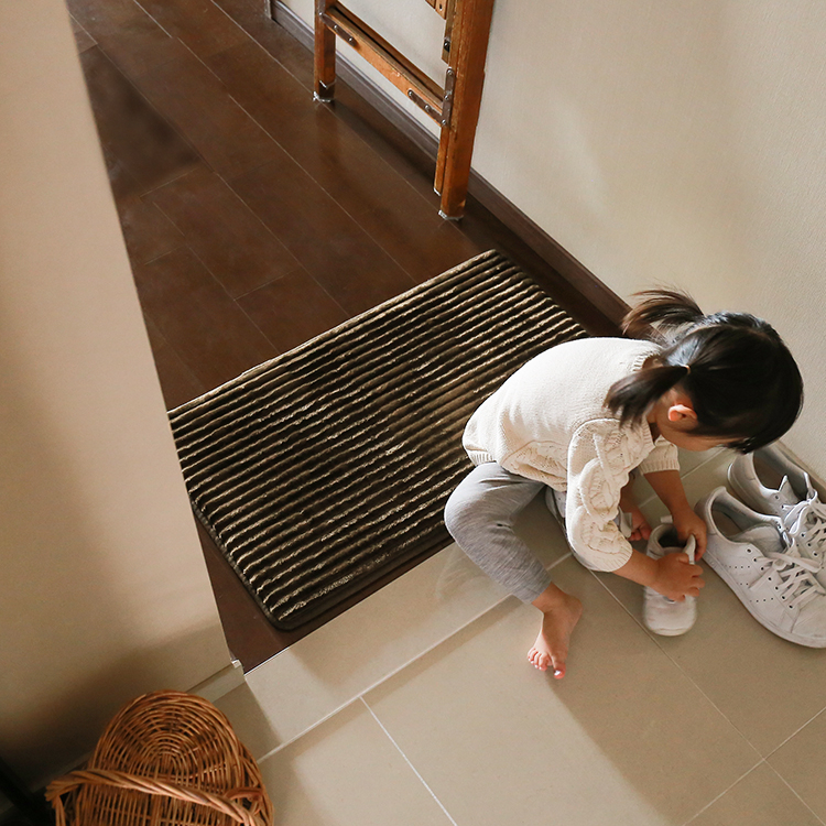 楽天市場 洗える フロアマット フランネル ライン マット ラグマット Linnel 45 75 長方形 北欧 高反発 2層ウレタン ウォッシャブル 軽い おしゃれ おすすめ 床暖房 Recenoインテリア