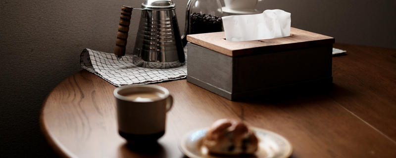 ダイニングテーブルのアクセントに 無垢材を使った木製ティ Re Ceno Mag