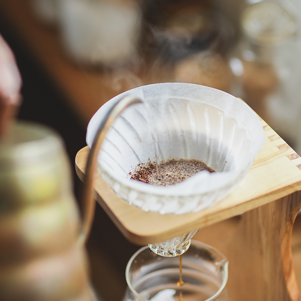 コーヒーマイスターがおいしいコーヒーの淹れ方をご紹介します。