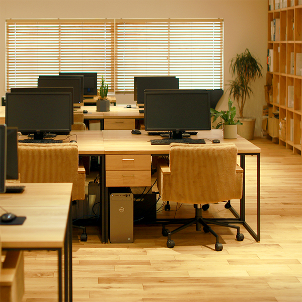 【わたしの愛用品】リセノオフィスで使って感じた、WIRYデスク・チェアの魅力をレポートします。