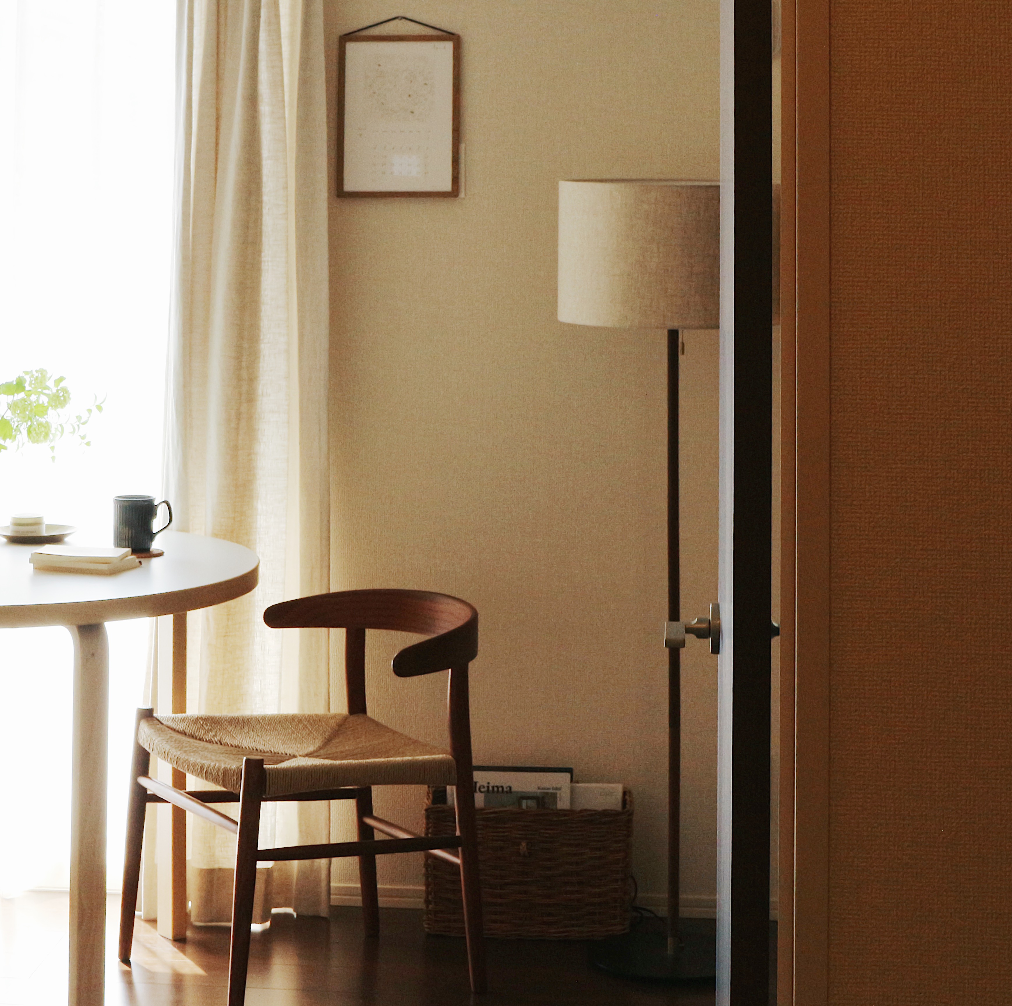 わたしの愛用品-1K・8畳のコンパクトなお部屋にfolk round arm chairを選んでよかった理由 ｜家具・インテリア Re ...