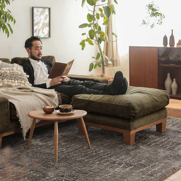 オットマンとは？　スツールとの違いや便利な使い方をご紹介