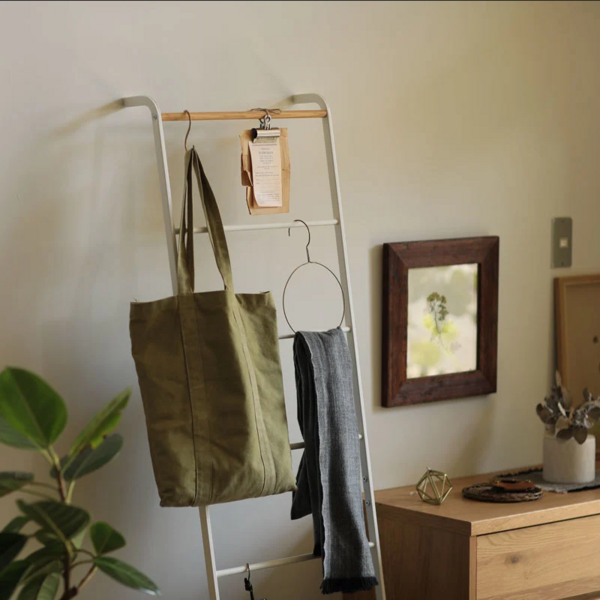 「カバンの置き場」にお悩みの方へ。5つの収納アイデアをご紹介します。