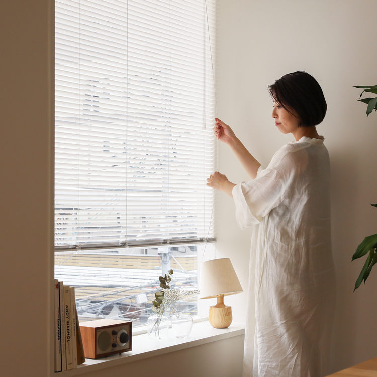 カーテンとブラインドどっちを選ぶ？ メリット・デメリットを徹底比較