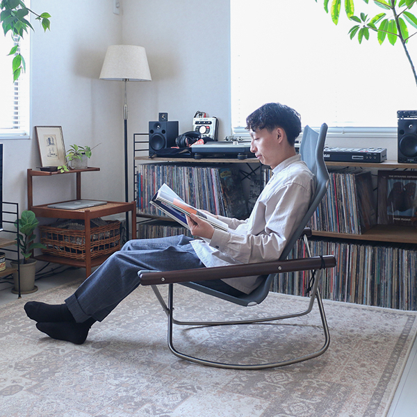 【わたしの愛用品】1人時間をより優雅に。日本の名作家具「Nychair X」がある贅沢な暮らし