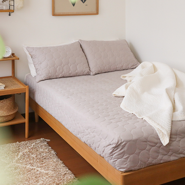 【わたしの愛用品】 季節の変わり目にたよれる、さらりと肌にやさしい「オーガニックコットンの寝具」