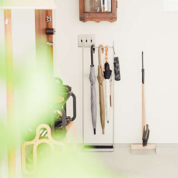 【わたしの愛用品】シンプルさが美しい。玄関を引き立てる「antenna umbrella hanger」