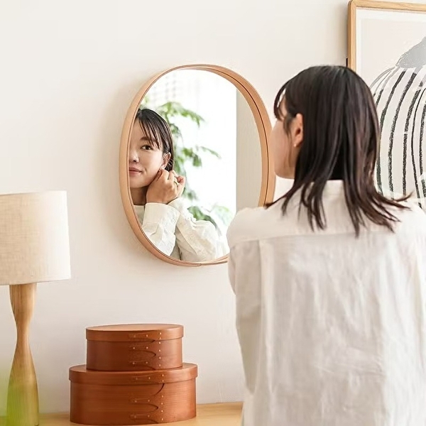 おしゃれな丸型ウォールミラー5選。美しい飾り方のコツをご紹介します。