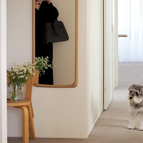 【わたしの愛用品】玄関に「ミラー H/A」を迎えて感じた暮らしの変化とは？