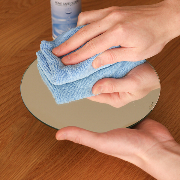 鏡の汚れの正しい落とし方とは？くすみを一掃する掃除術を解説します。