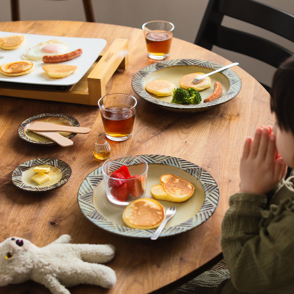 【わたしの愛用品】子供と囲む食卓に。シンプル好きな私が惹かれた幾何学模様の器