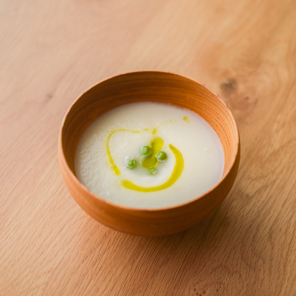 【シンプルを極めるレシピ】春の味が膨らむ新玉ねぎのポタージュ