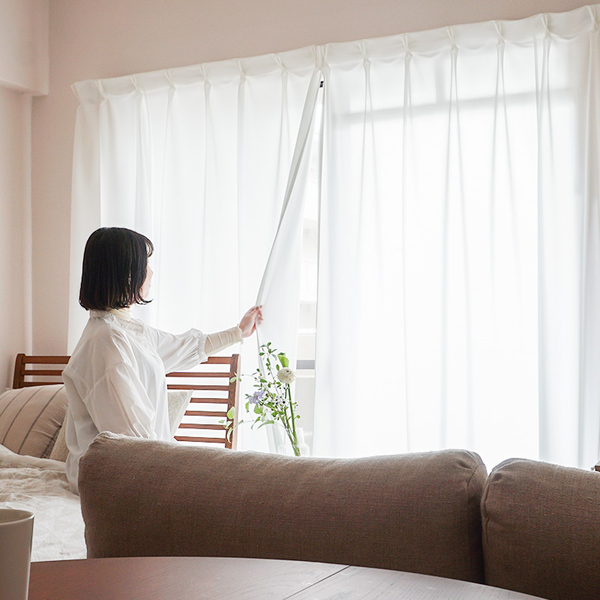 【わたしの愛用品】1K8畳のお部屋で、レースカーテン1枚使いを始めた理由