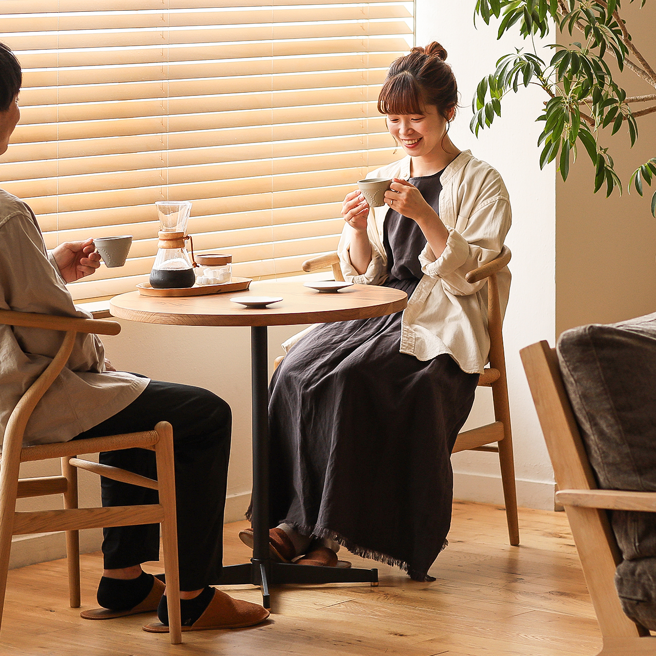 カフェテーブル WIRY／NA 円形 ｜家具・インテリア通販 Re:CENO