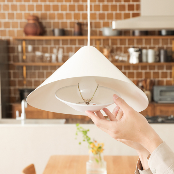 「bulb shade」の企画経緯とコンセプト設計についてお話します。