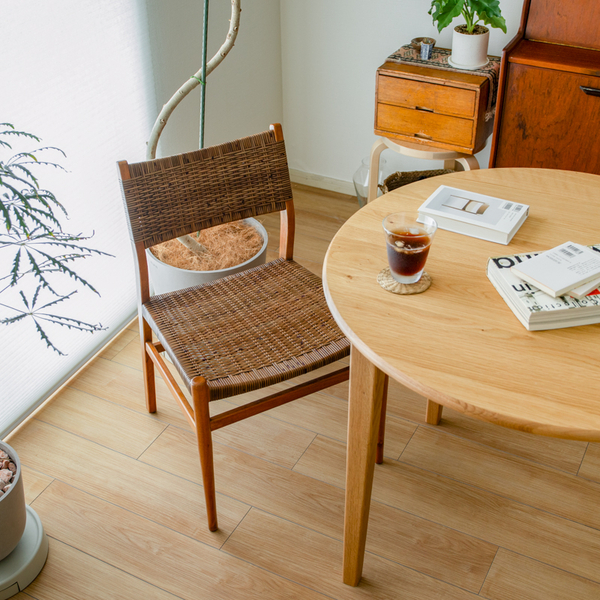 【わたしの愛用品】軽量で柔らかい。北欧ヴィンテージを感じるダイニングチェア「WICKER」の魅力
