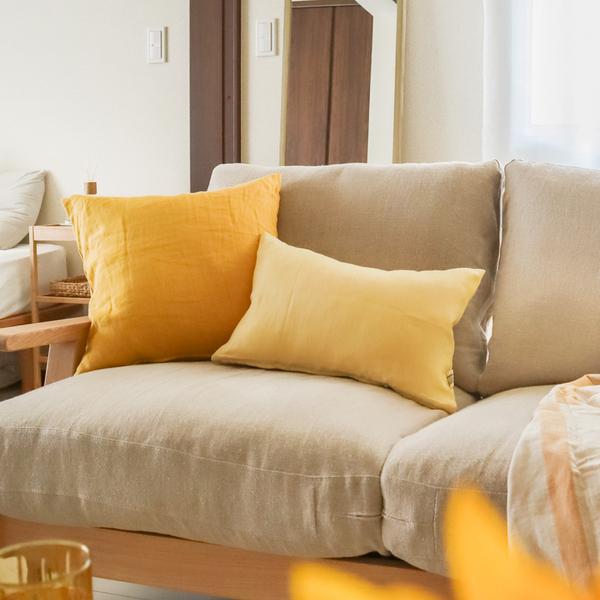 【わたしの愛用品】カラーアイテムに初挑戦！　リビングが華やかになるリネンクッション