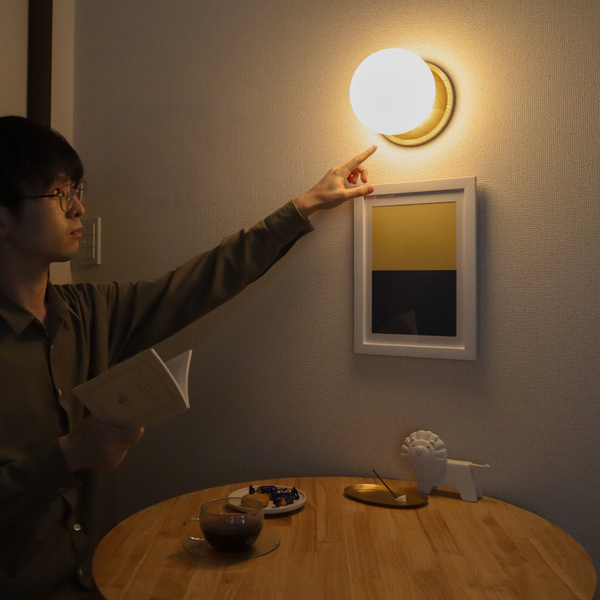 【わたしの愛用品】「ポータブル式」のブラケットライトで、賃貸ダイニングがおしゃれ空間に。