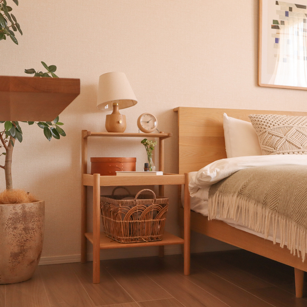 ベッド周りの収納アイデア8選。散らかる寝室がすっきり整う仕組みとは？