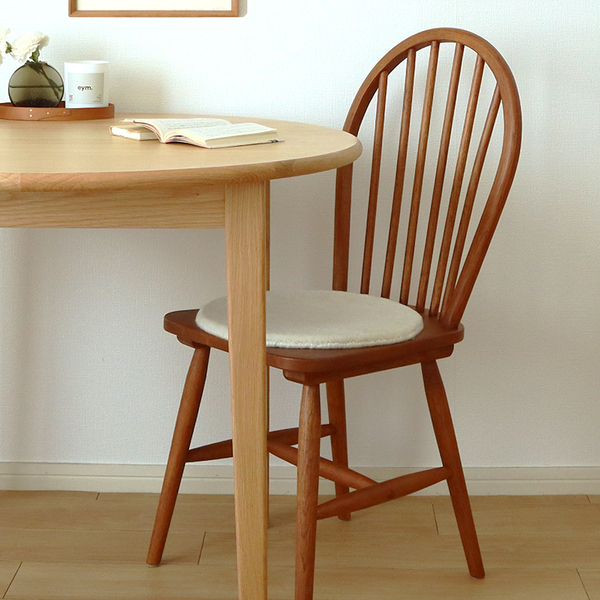 【わたしの愛用品】ワンルーム7畳1人暮らしに、お部屋を広く見せるウィンザーチェア「Anne」をお迎えしました。