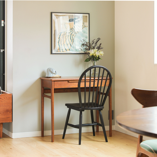 【わたしの愛用品】勉強机を買わなかった理由。リビングに迎えたコンソールテーブルのある暮らし