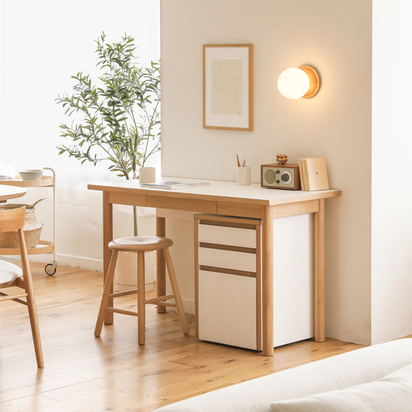 デスク「CALN」の企画経緯とコンセプト設計についてお話します。