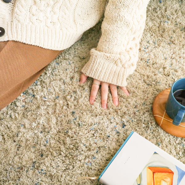 【わたしの愛用品】大人気のラグマットLUCEを迎えて、６畳のリビングが想像以上に快適になりました。