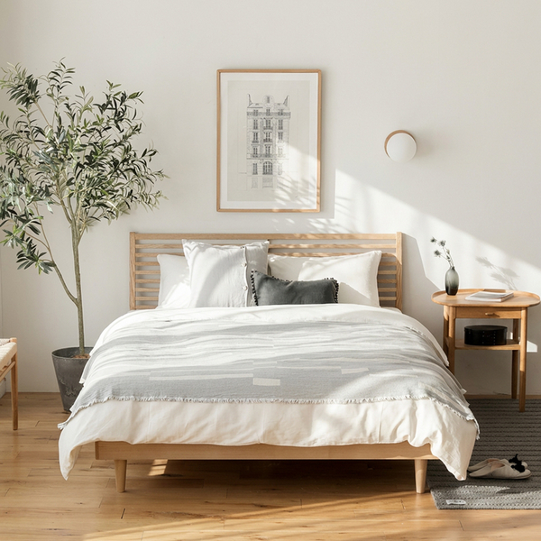 寝室をリラックス空間に整えるコツとは？　おすすめのインテリアアイテム6選もご紹介