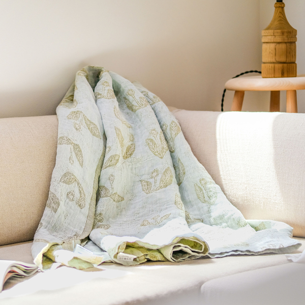 【わたしの愛用品】春の気分転換に。ブランケットを替えるという小さな模様替え