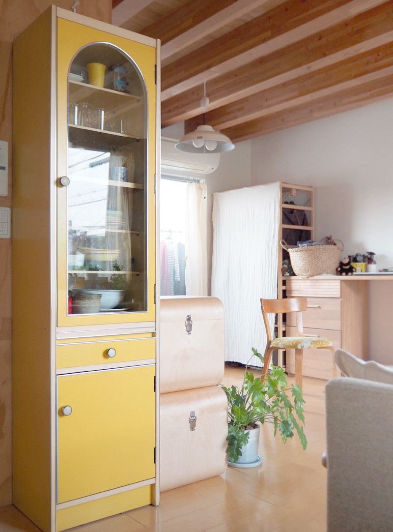 私のお気に入り！レトロで黄色い食器棚のお話 - 家具・インテリア Re