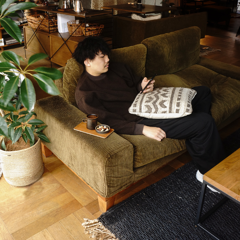 東京店スタッフがおススメするRe:CENOオリジナルソファの快適な過ごし