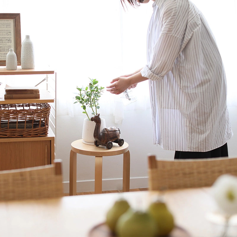 植物に水をあげている様子.jpg