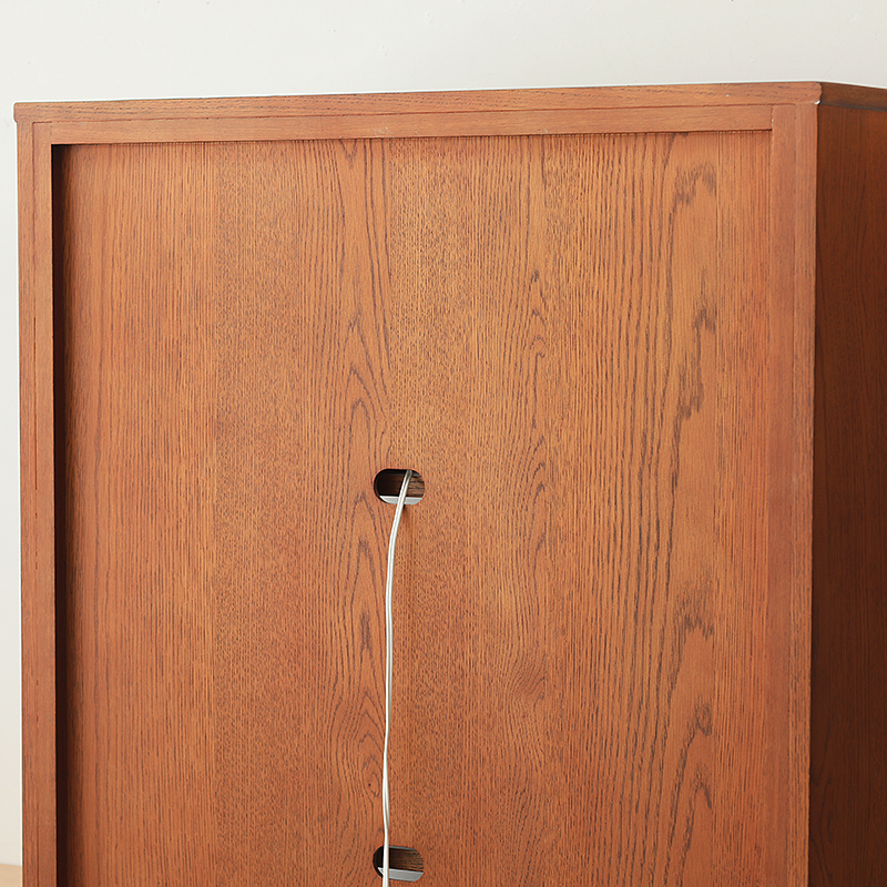 siltabookshelf34.jpg