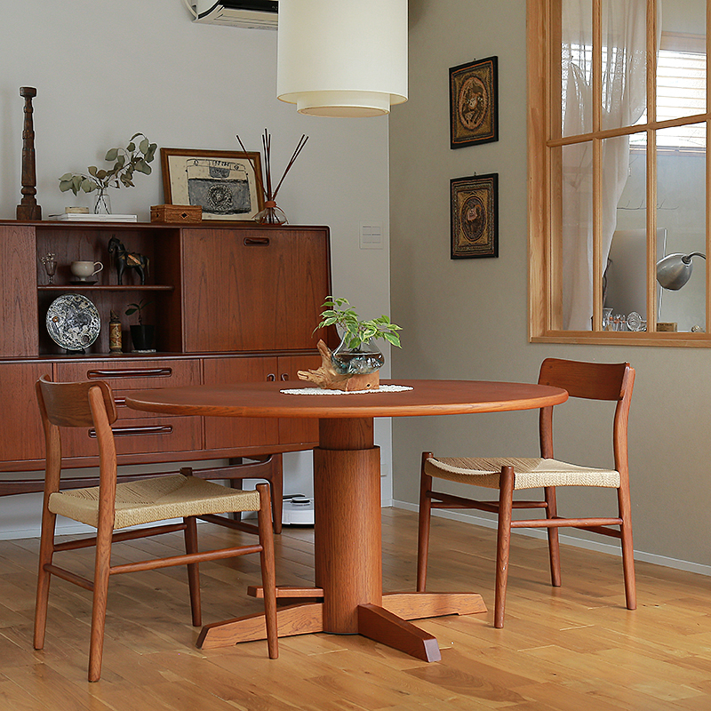 circlediningtable11.jpg