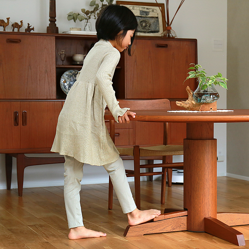 circlediningtable24.jpg