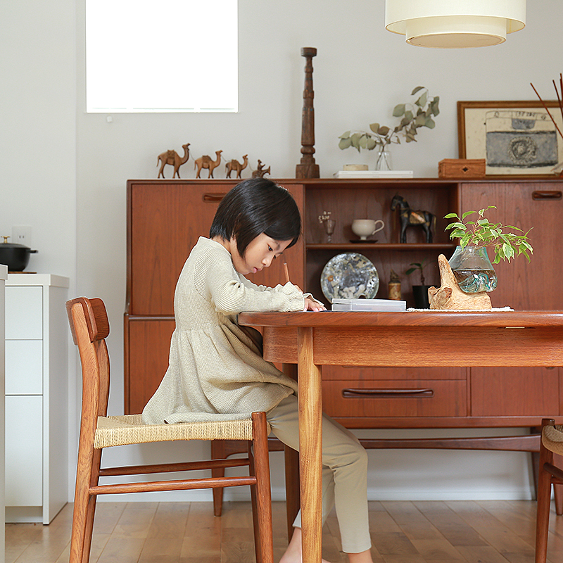 circlediningtable32.jpg