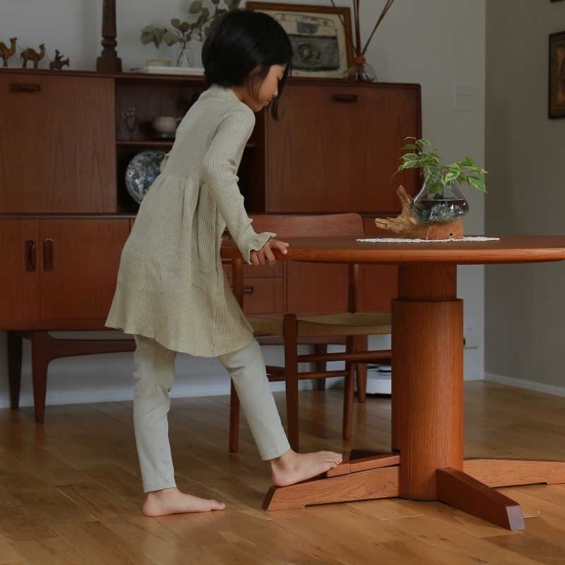 table_and_chair_1.JPG