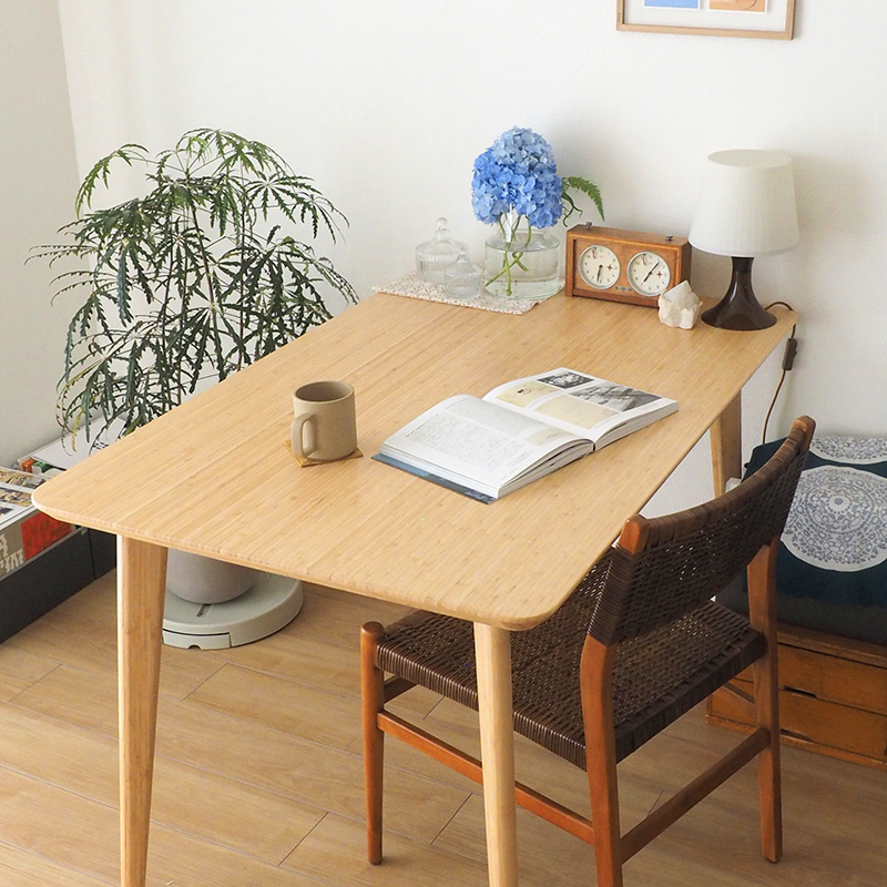round_dining_table_01.jpg