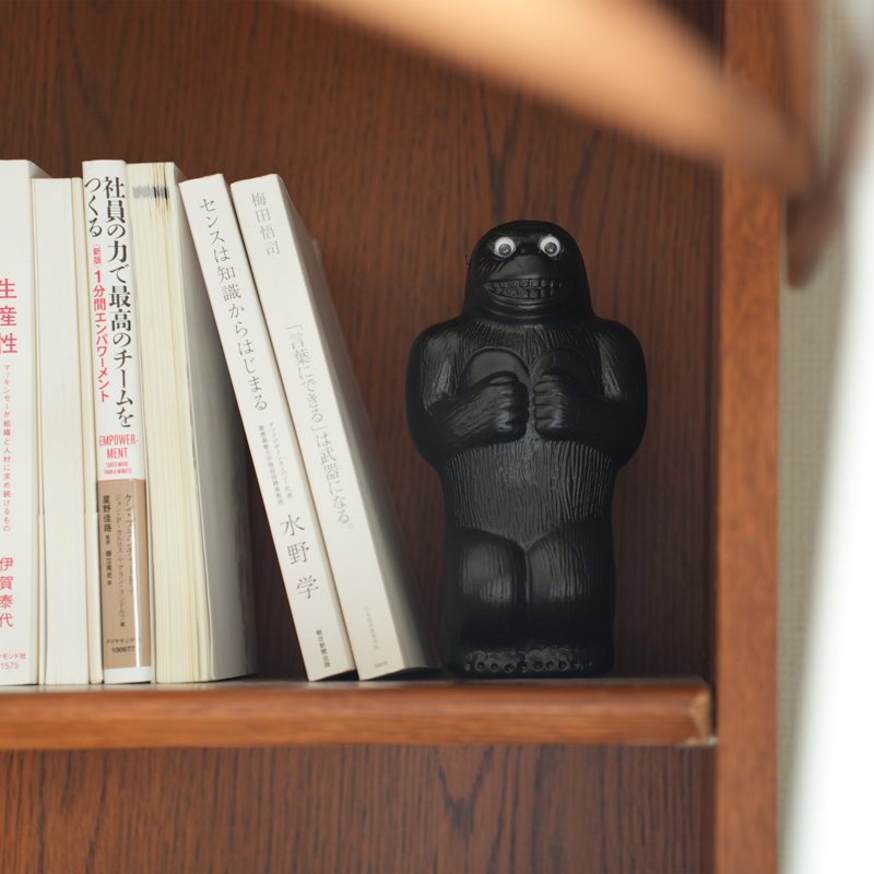 bookshelf_summer_styling_8.jpg