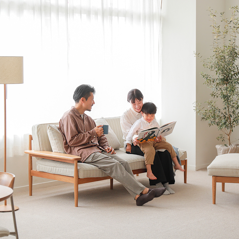 ★1-4人あり_3人以上のファミリーにも（ストライプ）_SPA-along-sofa_3人掛け_IMG_9960.jpg