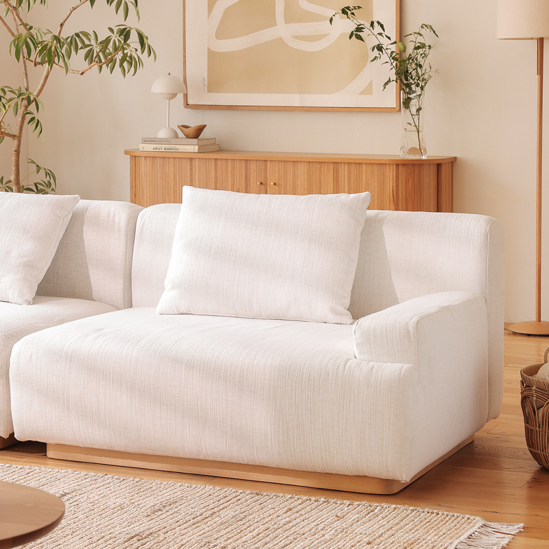 white_sofa_03.jpg