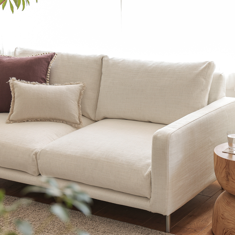 white_sofa_23.jpg