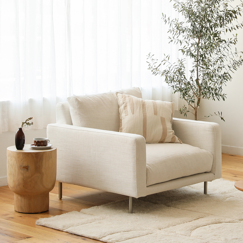 white_sofa_26.jpg