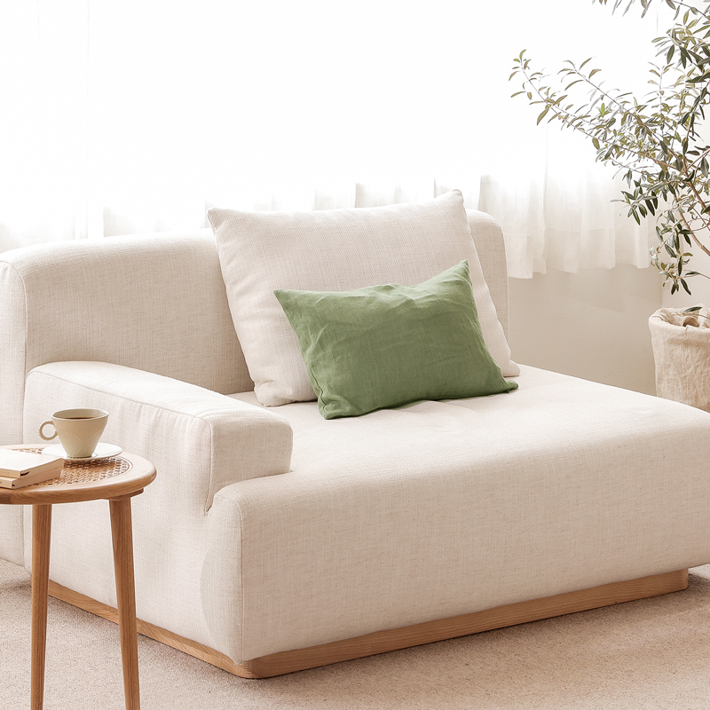 white_sofa_13.jpg