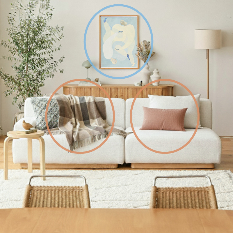 暖色系インテリアに寒色のアートを合わせた失敗例