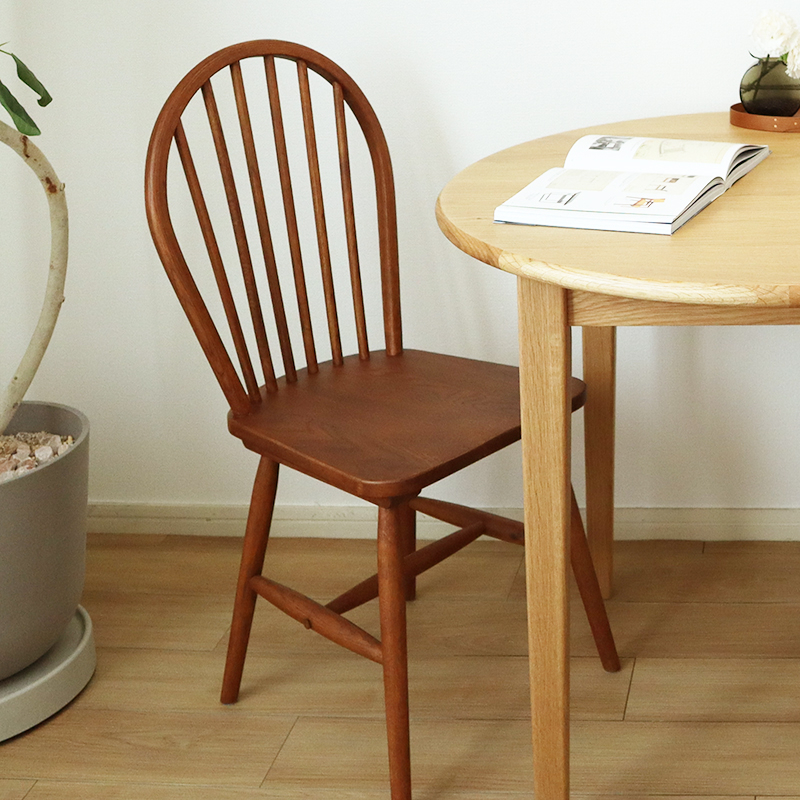 windsor_chair_anne_livingroom (11).jpg