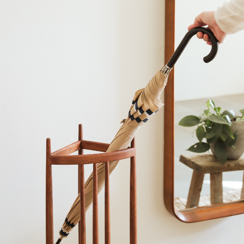 ★2-3_気分の上がる傘（RD）_中原さんマガジン_傘立て TRIA_IMG_17227.jpg