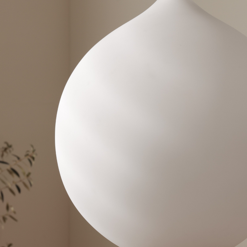 ★4-1_マットな質感（Mサイズ）_ペンダントライト futo_1T9A8682.jpg